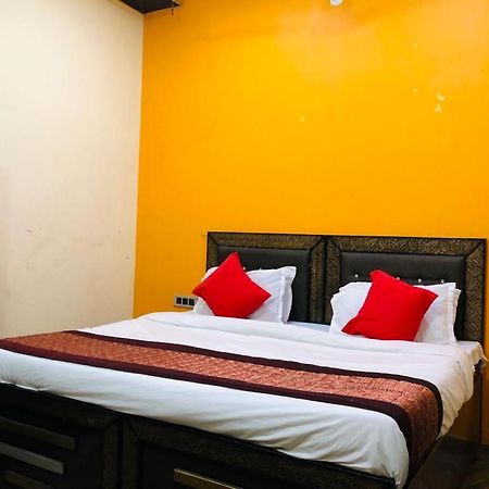 Hotel Tip Top -- Lpu Law Gate -- Family, Students, Couples Phagwāra Buitenkant foto