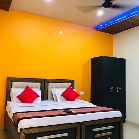 Hotel Tip Top -- Lpu Law Gate -- Family, Students, Couples Phagwāra Buitenkant foto