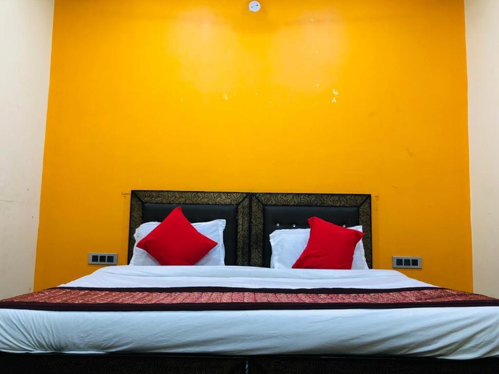 Hotel Tip Top -- Lpu Law Gate -- Family, Students, Couples Phagwāra Buitenkant foto